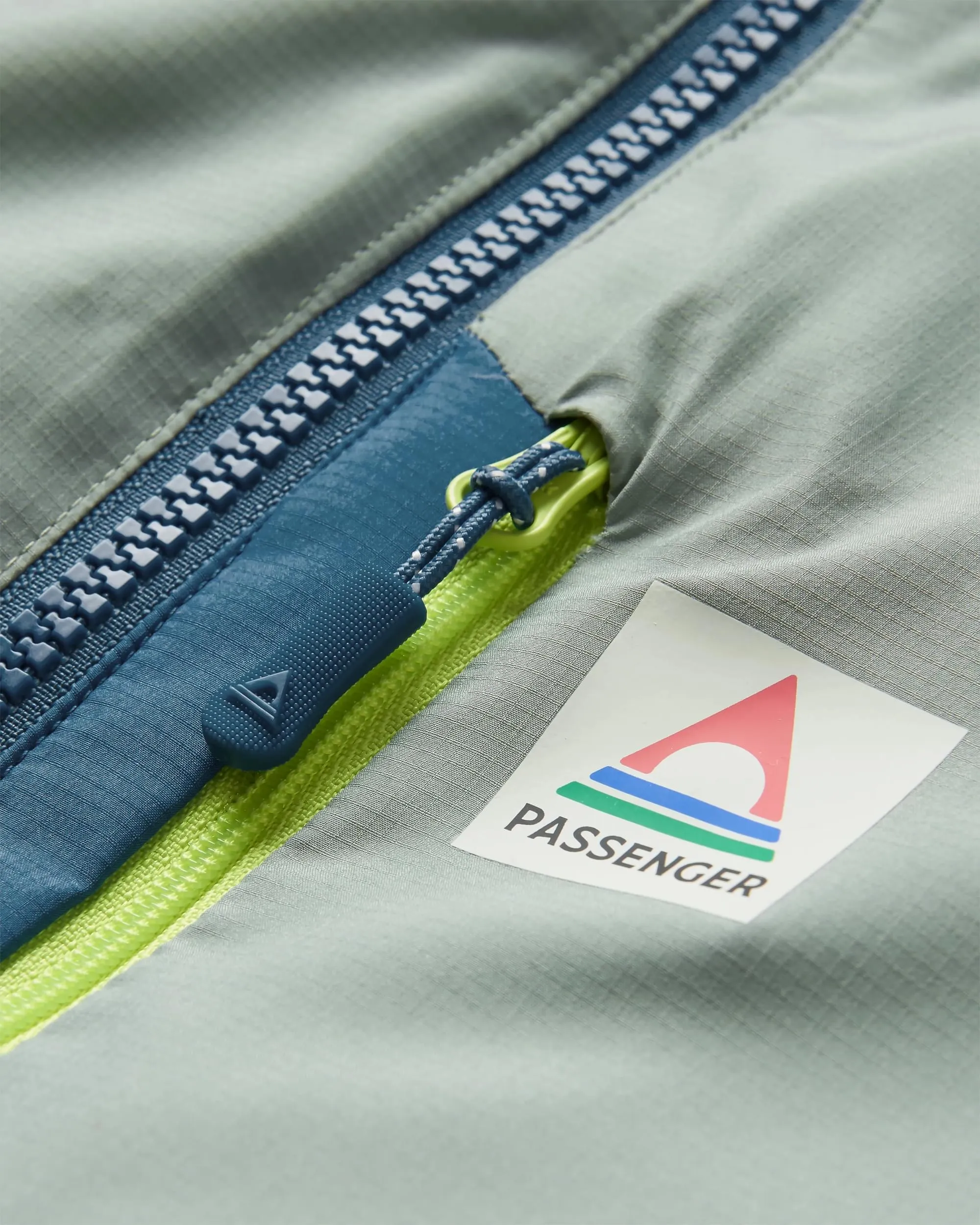 Daybreak Lightweight Recycled Thermore Insulated Jacket - Pistachio/Blue Steel